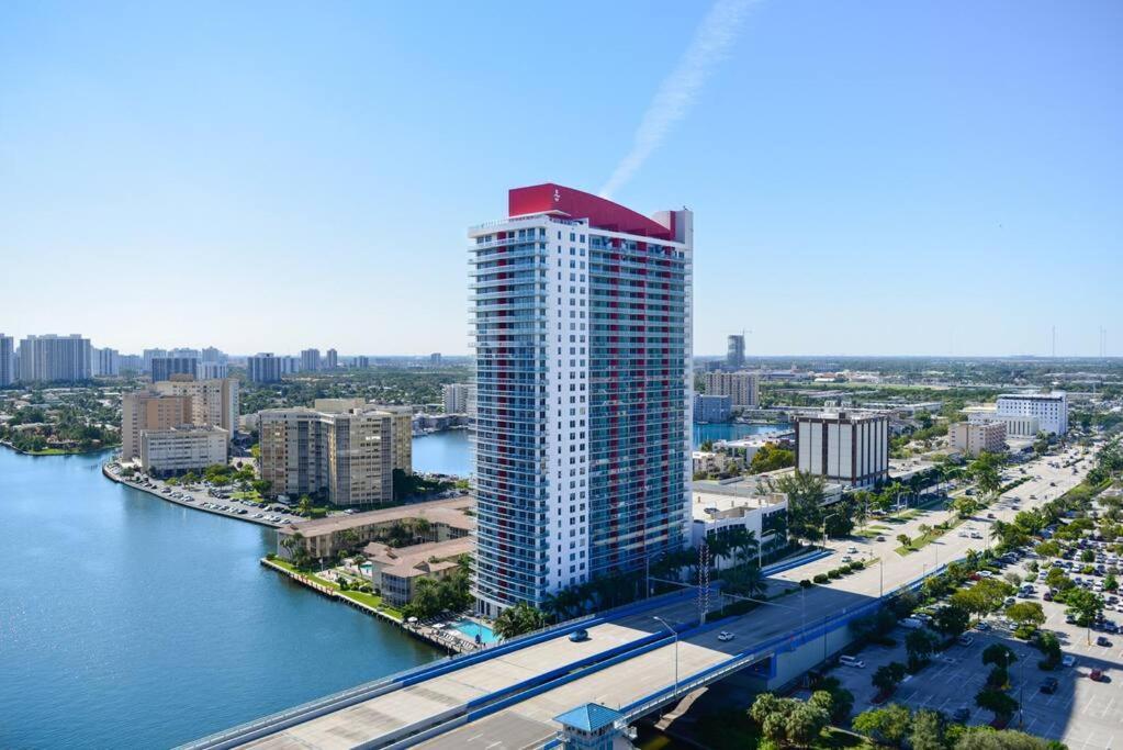Awesome 2Br Condo Beachwalk Resort Hallandale Beach Exterior photo