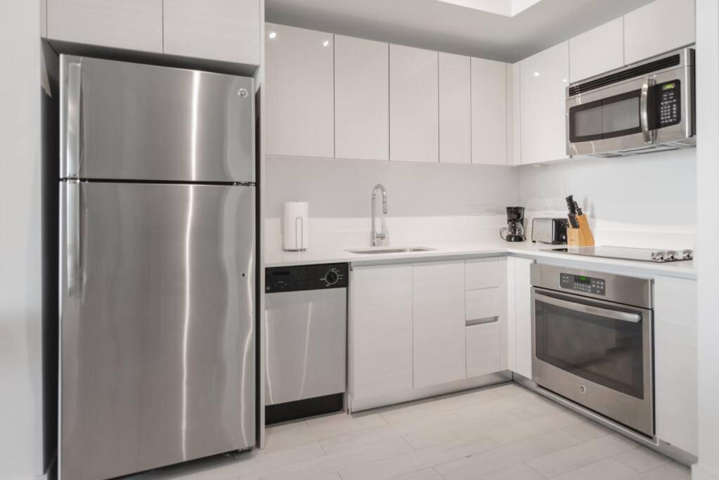 Awesome 2Br Condo Beachwalk Resort Hallandale Beach Exterior photo